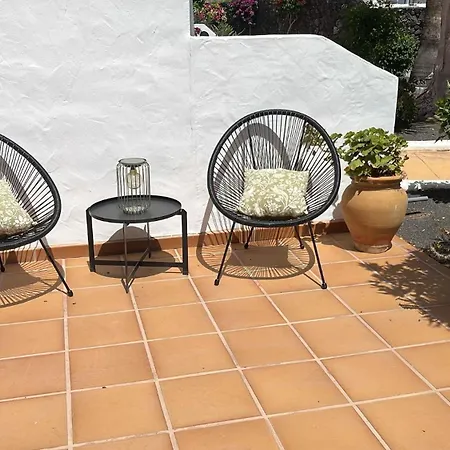 Casa Mo, 2 Bedroom Close To The Daire Puerto del Carmen (Lanzarote)