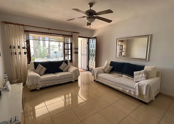 Casa Mo, 2 Bedroom Close To The Puerto del Carmen (Lanzarote)